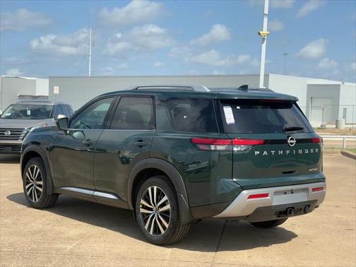 2025 Nissan Pathfinder Platinum FWD