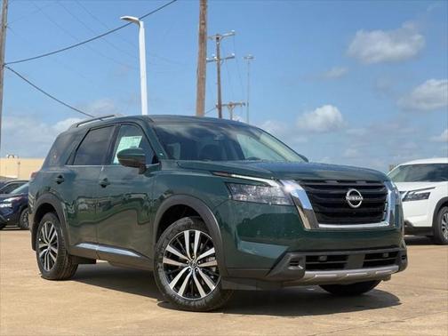 2025 Nissan Pathfinder Platinum FWD