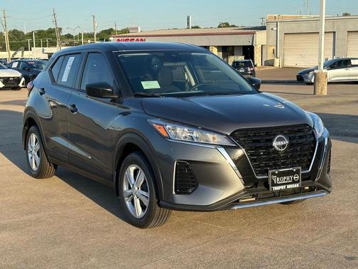 2025 Nissan Kicks S