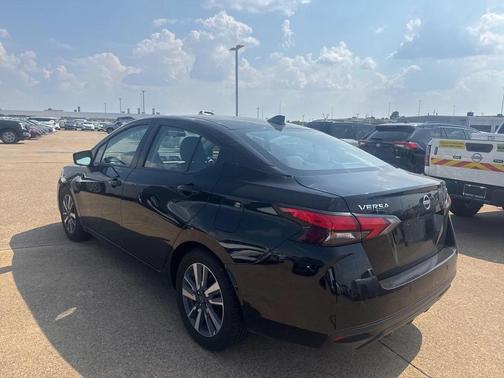 2023 Nissan Versa 1.6 SV