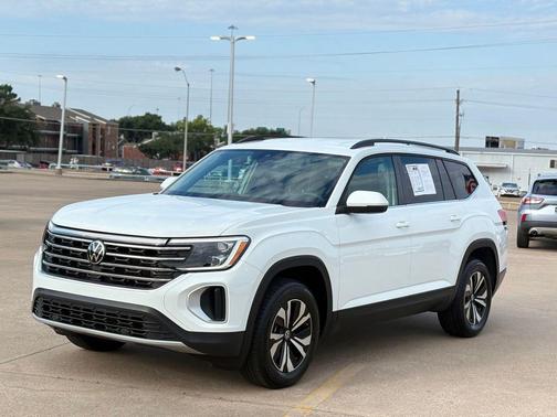 Pure White 2024 Volkswagen Atlas 2.0T SE