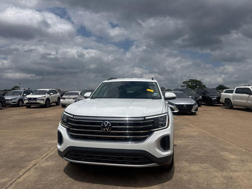 Pure White 2024 Volkswagen Atlas 2.0T SE