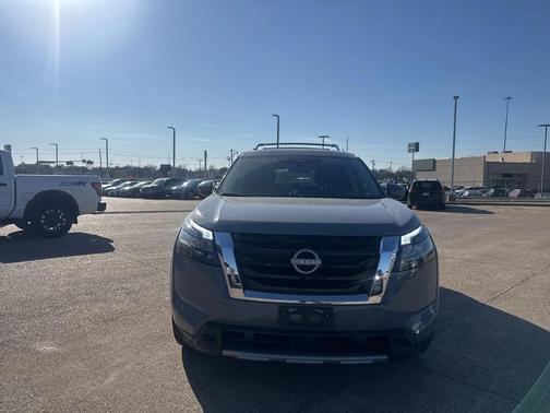 2025 Nissan Pathfinder Platinum 4WD