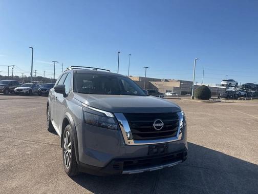 2025 Nissan Pathfinder Platinum 4WD
