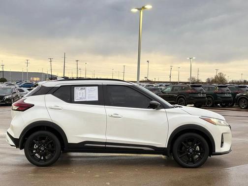 2023 Nissan Kicks SR