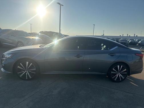 2021 Nissan Altima SR FWD