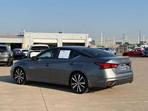 2021 Nissan Altima SR FWD
