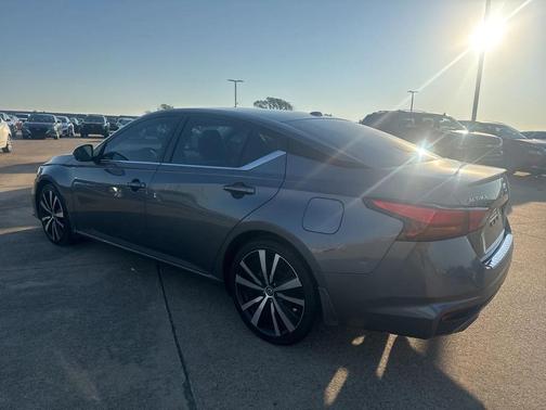 2021 Nissan Altima SR FWD