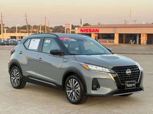 2023 Nissan Kicks SR