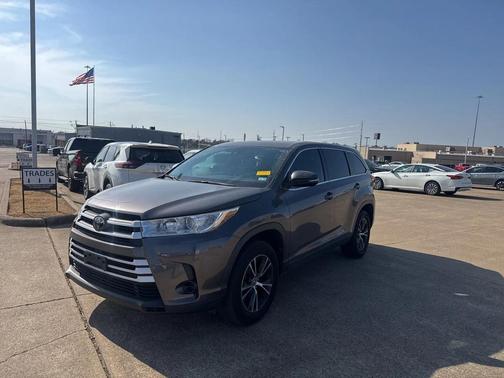 2019 Toyota Highlander LE I4