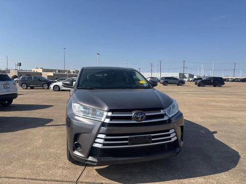 2019 Toyota Highlander LE I4
