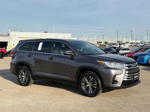 2019 Toyota Highlander LE I4