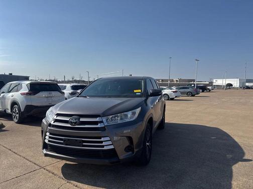 2019 Toyota Highlander LE I4