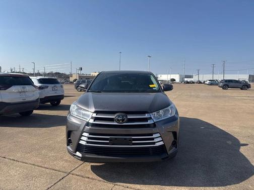 2019 Toyota Highlander LE I4
