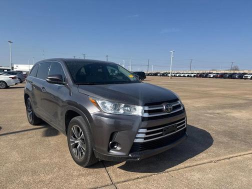 2019 Toyota Highlander LE I4