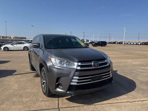 2019 Toyota Highlander LE I4