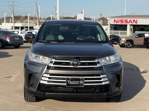 2019 Toyota Highlander LE I4