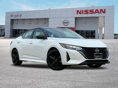 Aspen White Tricoat/Super Black 2024 Nissan Sentra SR