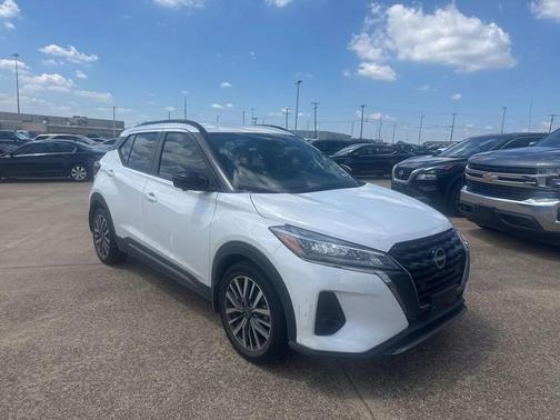 2023 Nissan Kicks SR