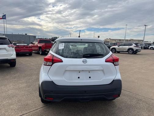 2019 Nissan Kicks S