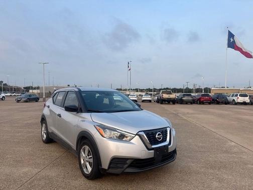 Brilliant Silver Metallic 2020 Nissan Kicks S