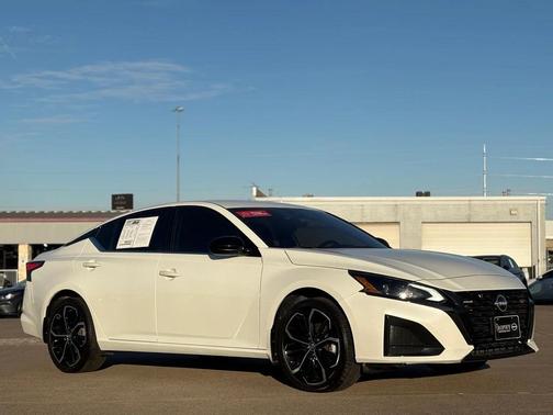 2023 Nissan Altima SR Intelligent AWD