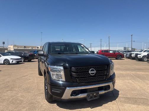 2024 Nissan Titan SV