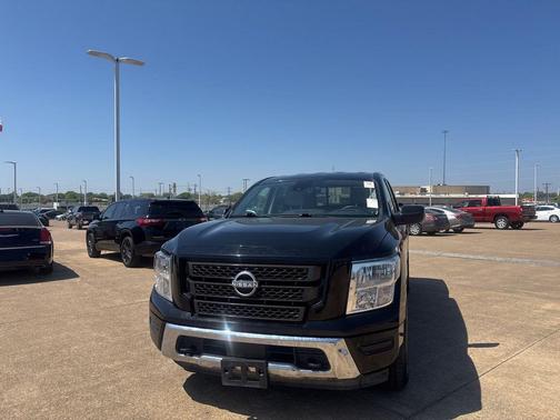 2024 Nissan Titan SV