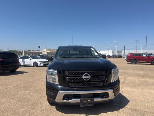 2024 Nissan Titan SV
