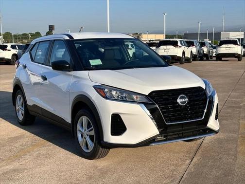 2025 Nissan Kicks S