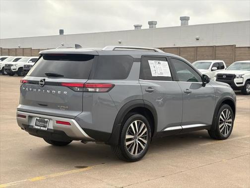 2022 Nissan Pathfinder Platinum 2WD