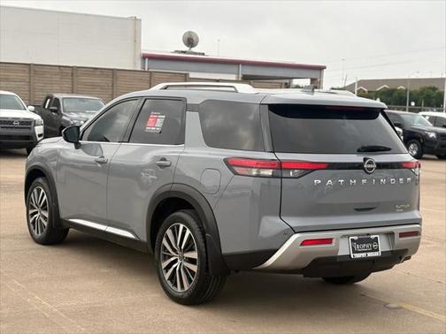 2022 Nissan Pathfinder Platinum 2WD