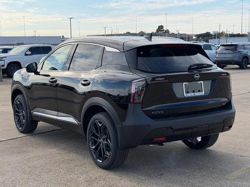 2026 Nissan Kicks SR