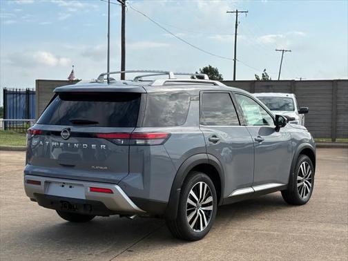 2025 Nissan Pathfinder Platinum FWD
