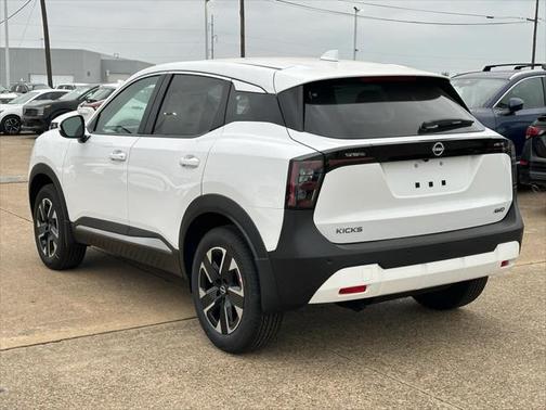 2025 Nissan Kicks SV