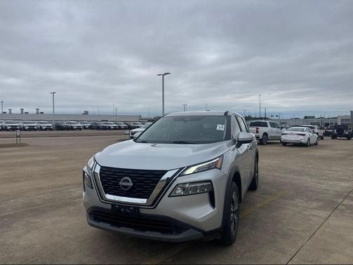 Brilliant Silver Metallic 2023 Nissan Rogue SV