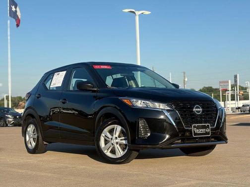 Super Black 2023 Nissan Kicks S