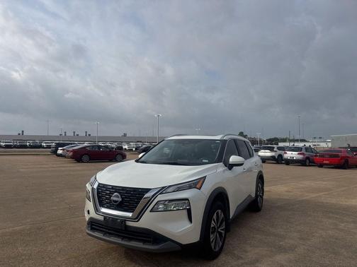 Pearl White Tricoat 2023 Nissan Rogue SV