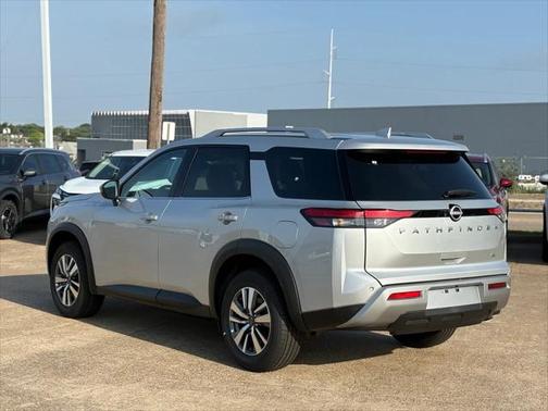 2025 Nissan Pathfinder SL FWD