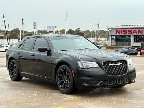 2019 Chrysler 300 Touring