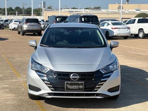 2023 Nissan Versa 1.6 SV