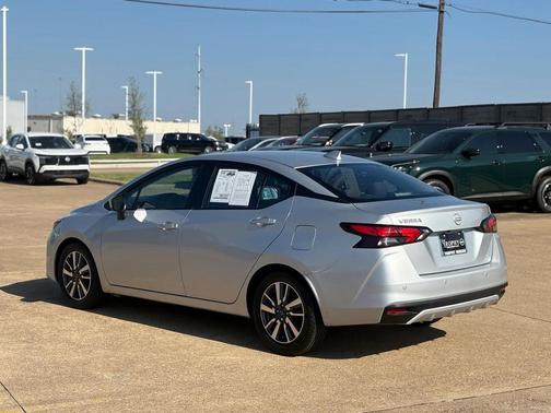 2023 Nissan Versa 1.6 SV