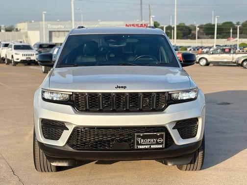 2022 Jeep Grand Cherokee Altitude