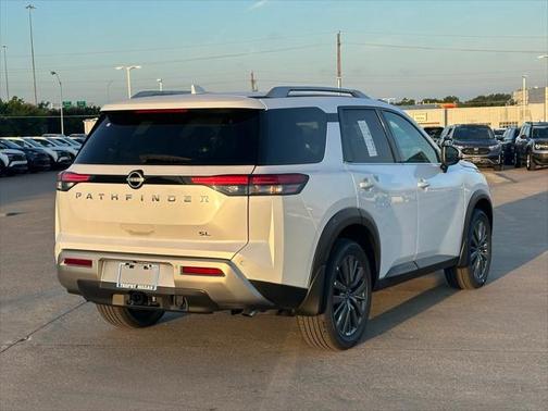 2025 Nissan Pathfinder SL FWD