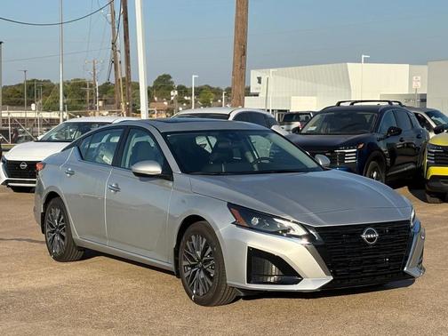 2025 Nissan Altima SV FWD