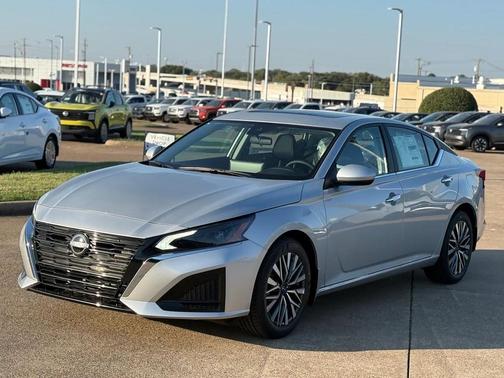 2025 Nissan Altima SV FWD