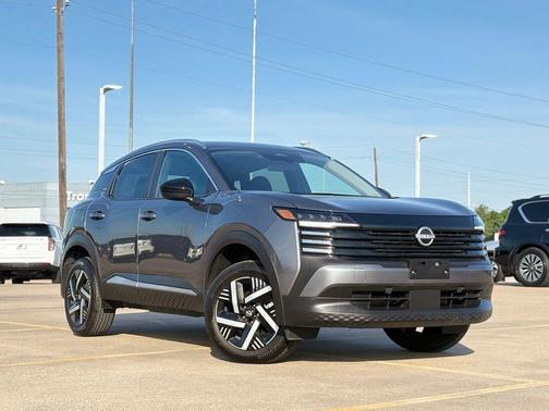 Gun Metallic 2026 Nissan Kicks SV
