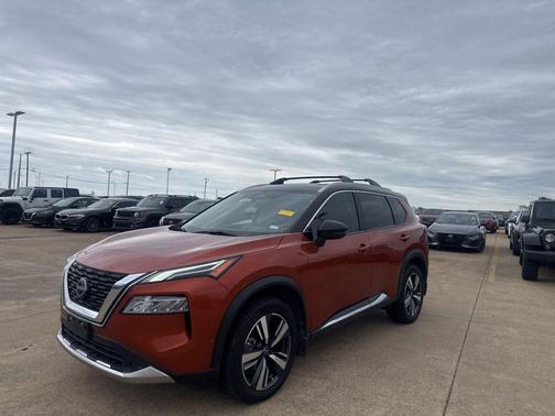 Sunset Drift Chromaflair/Super Black 2023 Nissan Rogue Platinum