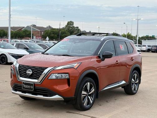 Sunset Drift Chromaflair/Super Black 2023 Nissan Rogue Platinum