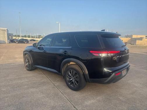 2022 Nissan Pathfinder S 2WD